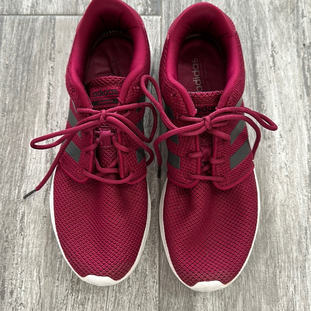 ADDIDAS CLOUD FOAM TENNIS SHOES.  Burgundy.  8 1/2